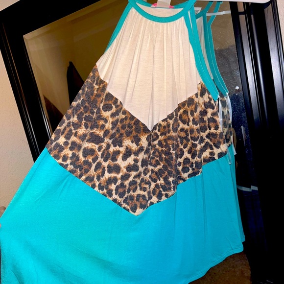 Pink Lily Tops - NWOT Beautiful medium tank